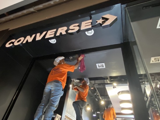 รับทำความสะอาดผนัง